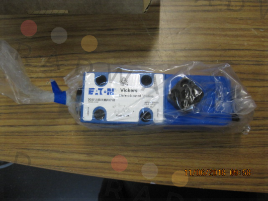02-301682 / DG4V-3-8B-VM-U-H7-61 Vickers (Eaton)